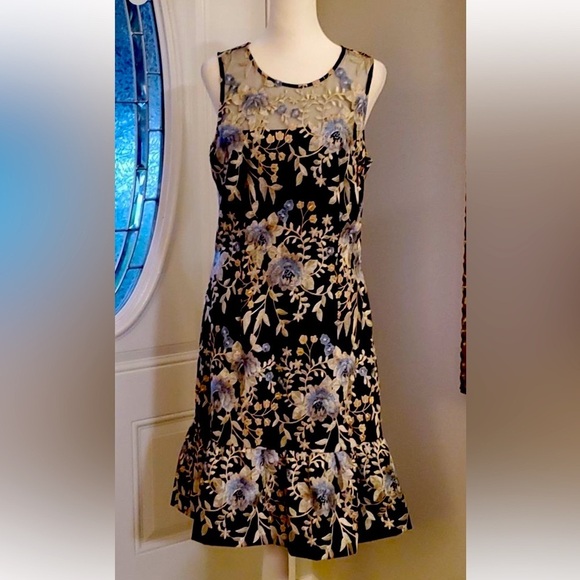 White House Black Market Dresses & Skirts - WHBM Sleeveless Floral Embroidered Dress sz 2